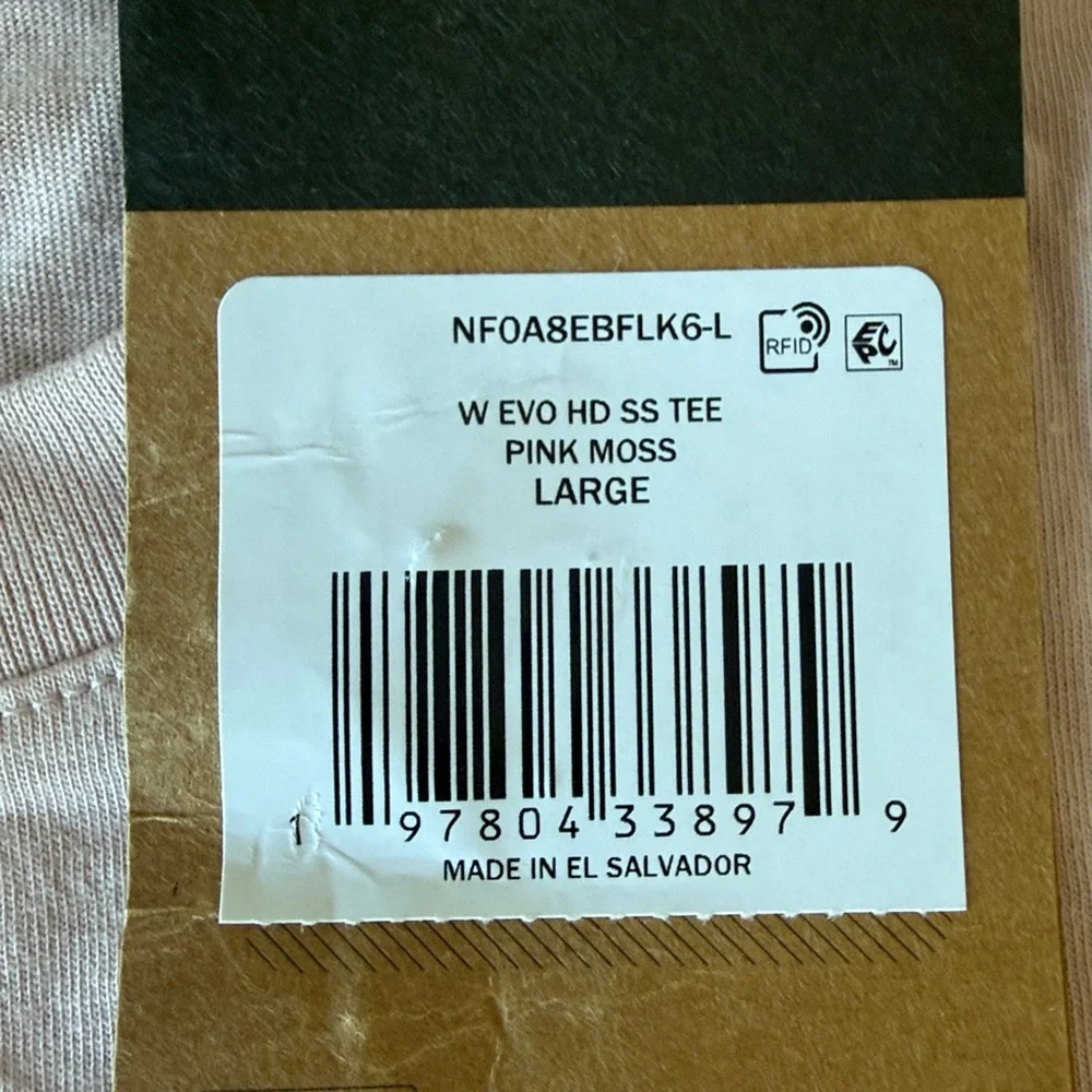 The North Face Women’s Short-Sleeve Logo Tee - Picture 5 of 9